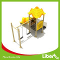 Equipamento de pátio de recreio infantil pequeno para o jardim de infância, corrediça plástica ao ar livre e balanço
